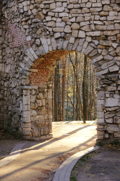 Antico arco della cinta muraria — Foto Stock