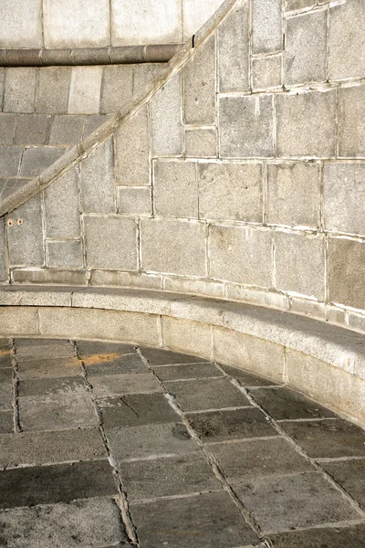 Кривая отделка гранитной каменной стены и пола — стоковое фото