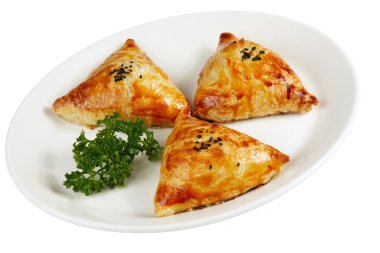 Pasta kıyma ve soğan ile doldurulmuş