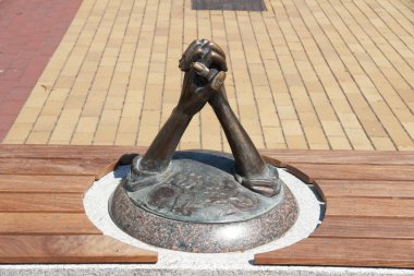 Tezgah ile heykel çapraz silah, Klaipeda, Litvanya