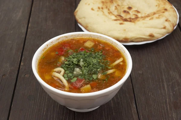 Lagman makarna çorbası taze pişmiş ekmek ile