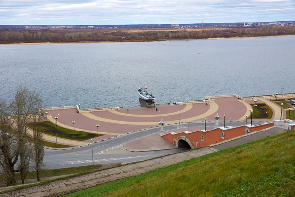 Vista da escadaria de Chkalov, barco Volga Flotilla e o rio Volga, Nizhny Novgorod, Rússia — Fotografia de Stock