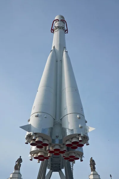 Le vaisseau russe Vostok est dans le principal centre d'exposition national à Moscou — Photo