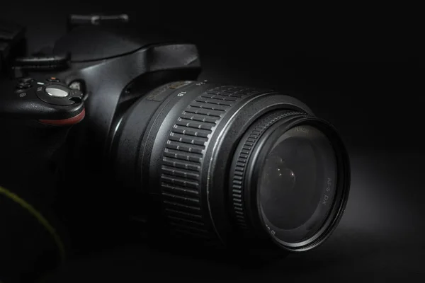 Φωτογραφική Μηχανή Σκούρο Φόντο — Φωτογραφία Αρχείου