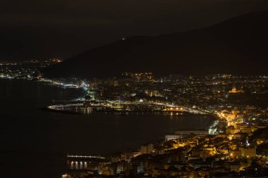 Borgio Verezzi, İtalya. 22 Mayıs 2021 'de. Borgio Verezzi ve Ligurian Riviera 'nın büyüleyici panoramik manzarası.