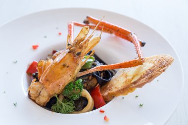 Spagetti makarna karides