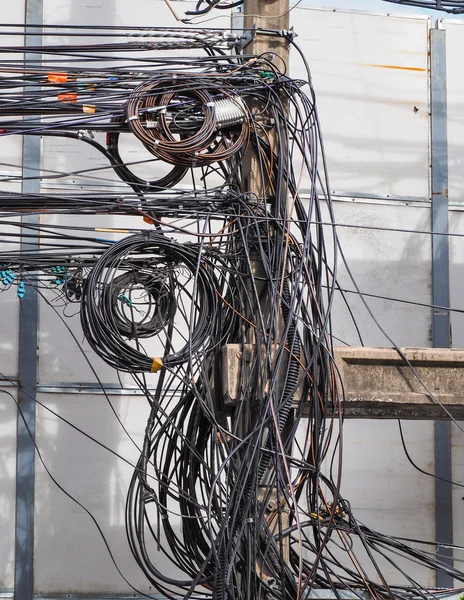 A káosz, a kábelek és vezetékek — Stock Fotó