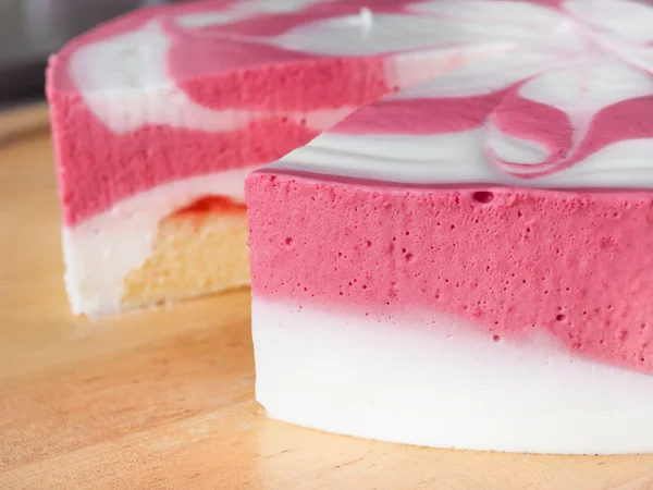 Raspberry yogurt fudge layer cake — Stock Photo, Image