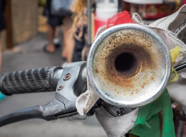 Sinal de chifre de ar vintage para bicicletas — Fotografia de Stock