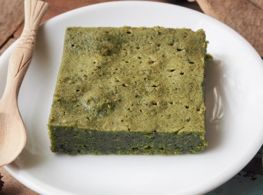 Matcha yeşil çay brownie kek