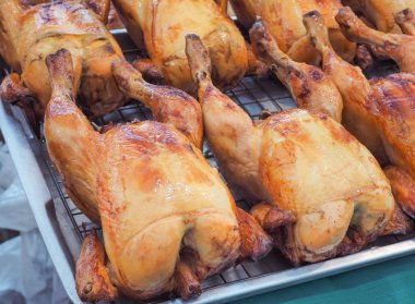 Satılık kavrulmuş tavuk