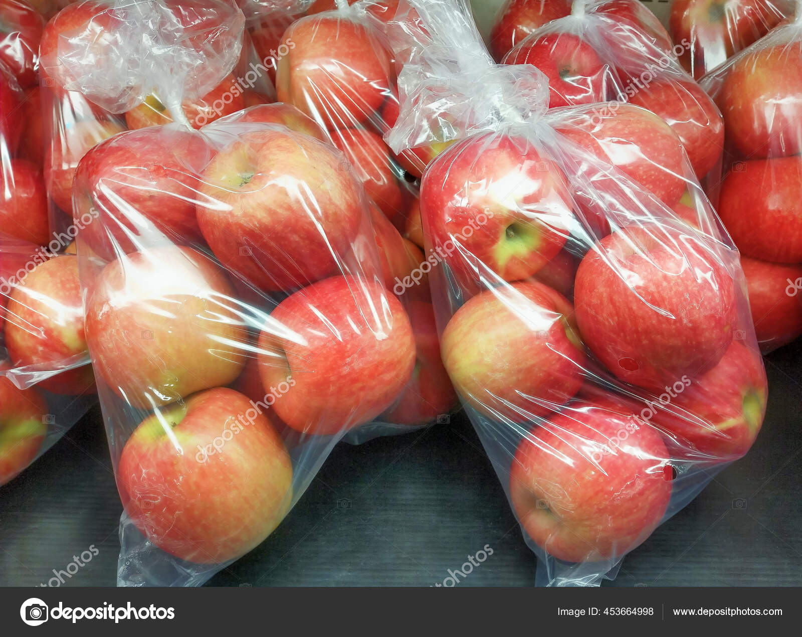 Fresh Organic Apples Packed Plastic Bags Red Apples Ready Sold Stock Photo  by ©VICHAILAO 453664998