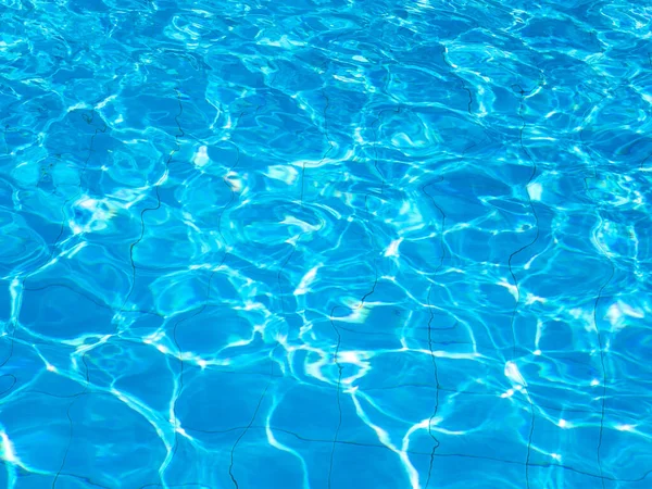 Yüzme Havuzundaki Dalgalı Suyun Arka Planı Yüzme Havuzunda Mavi Yırtık — Stok fotoğraf