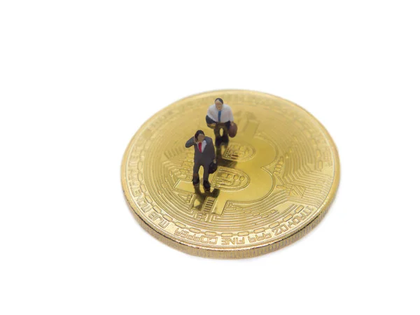 Hombre Negocios Miniatura Caminando Monedas Oro Bitcoin Criptomoneda Moneda Bit — Foto de Stock