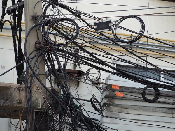 Sok Elektromos Kábel Vezeték Telefon Ctv Villanypóznán Káosz Kábelek Vezetékek — Stock Fotó