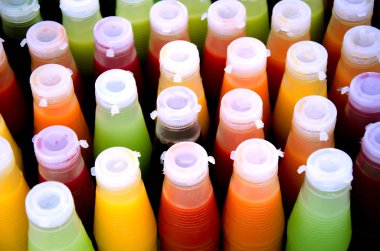 Şişe suyu görünümü yukarıdan