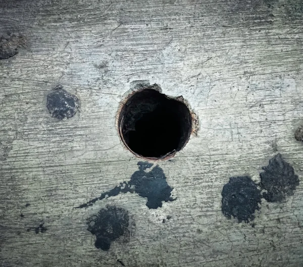 Buraco negro no chão rachado — Fotografia de Stock