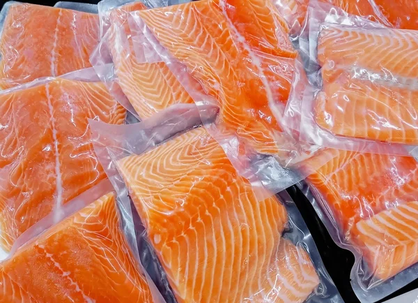Salmone fresco in imballaggio — Foto Stock