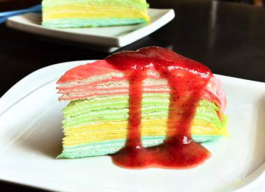 vanilya krep kek çilek reçeli ile yemek üzerine