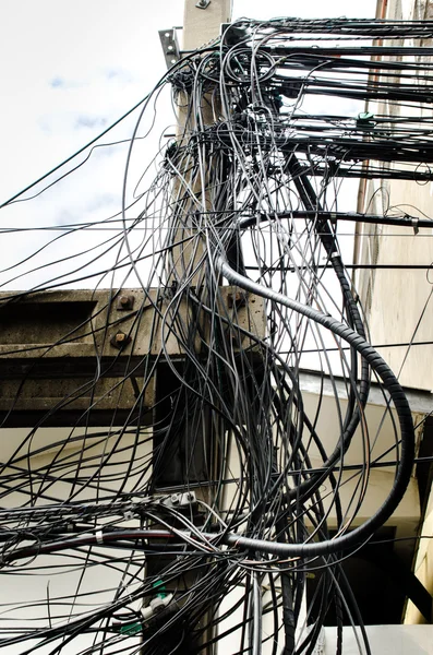 Le chaos des câbles et des fils — Photo
