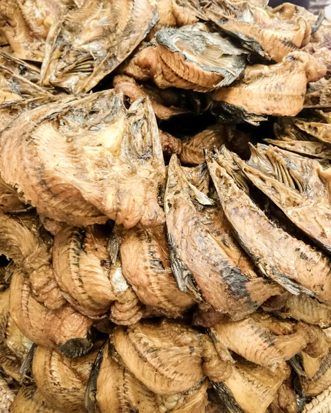 Penjualan ikan kering di pasar ikan — Stok Foto