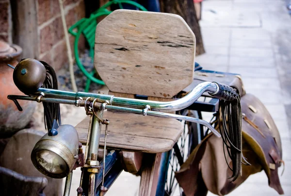 Schönes Oldtimer-Fahrrad — Stockfoto