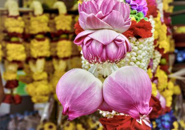 Tay lotus bud garland