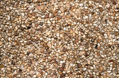 Çimento duvar yüzeyi taşlarla kaplı