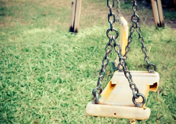 Musty hanging swing seats on park — Stock Photo, Image