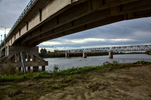 Vista Próxima Uma Ponte Rio Campo Outono — Fotografia de Stock