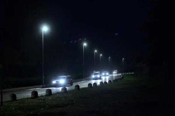 Estrada Noite Durante Uma Chuva Ligeira — Fotografia de Stock