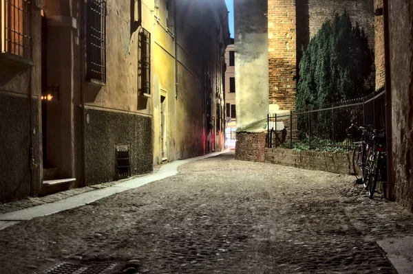 意大利小镇上的小巷 — 图库照片