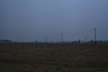 Sonbaharda gün batımında tarla