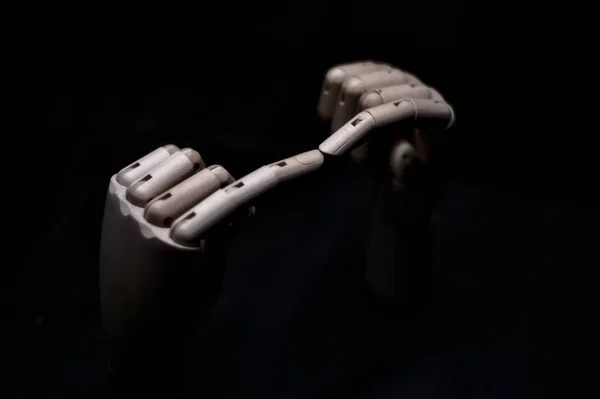 Zwei Zeigefinger Zweier Holzhände Die Sich Berühren — Stockfoto