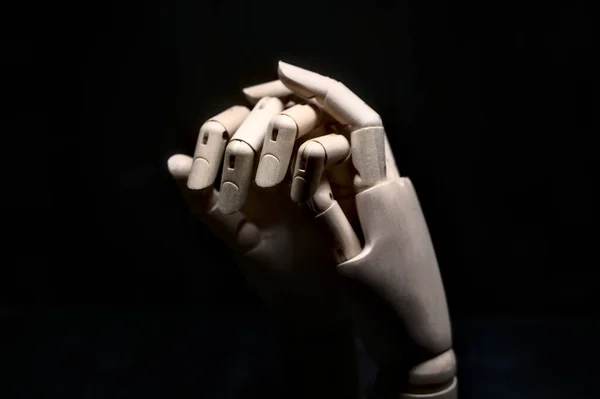 Een Houten Hand Die Weer Een Houten Hand Vasthoudt Die — Stockfoto