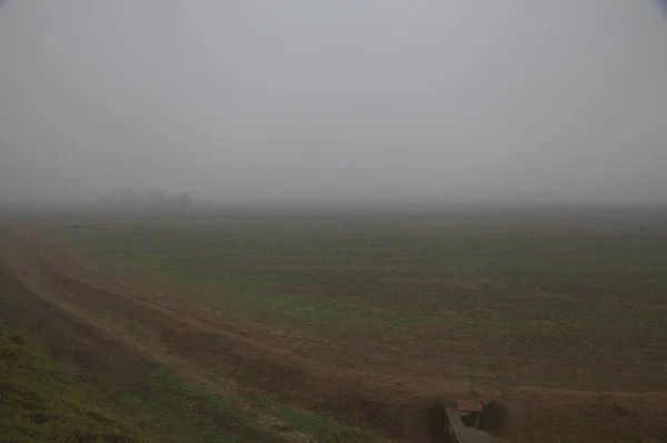 Campo Arato Una Giornata Nebbiosa Nella Campagna Italiana Nel Tardo — Foto Stock