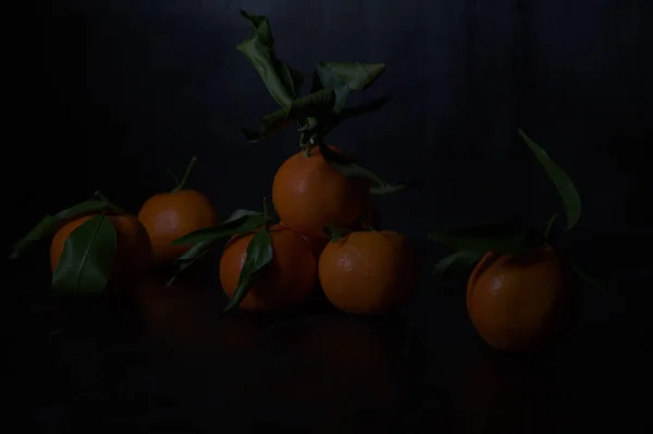 Tangerines Black Surface — Stock Photo, Image