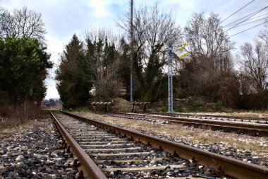 Kışın bulutlu bir günde çıkmaz yollar