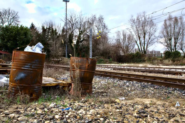 冬の曇りの日に行き止まりの線路 — ストック写真