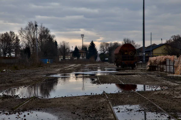 Puddles Sky Cast Them Disused Compound — Stock fotografie