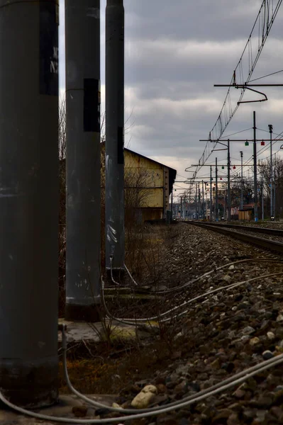 Kışın Talya Nın Kenar Mahallelerindeki Bir Istasyonun Yanındaki Demiryolu Rayları — Stok fotoğraf