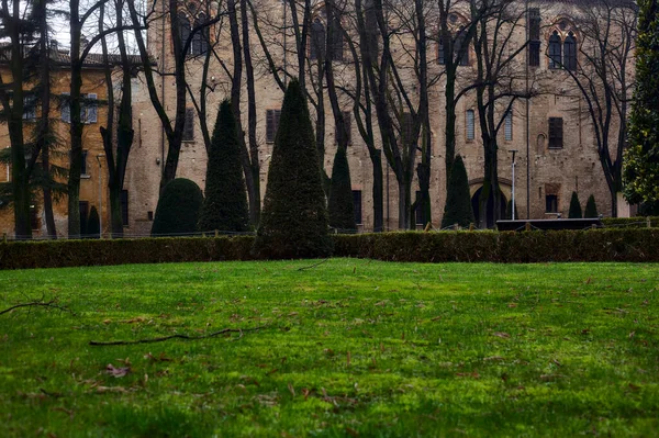 Jardin Public Dans Une Ville Italienne Par Temps Nuageux Hiver — Photo
