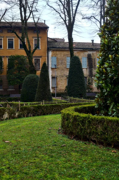 Δημόσιος Κήπος Μια Ιταλική Πόλη Συννεφιασμένη Μέρα Χειμώνα — Φωτογραφία Αρχείου