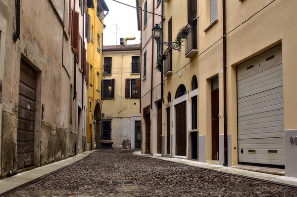 意大利小镇上的街道 — 图库照片