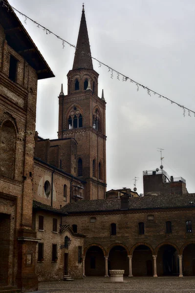 Campanile Della Chiesa San Andrea Una Giornata Nuvolosa — Foto Stock