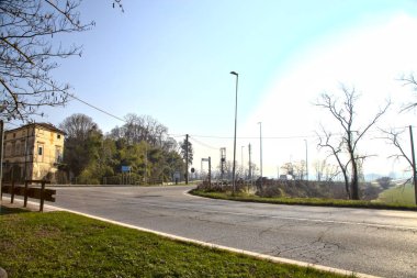 İtalya kırsalında kışın yol