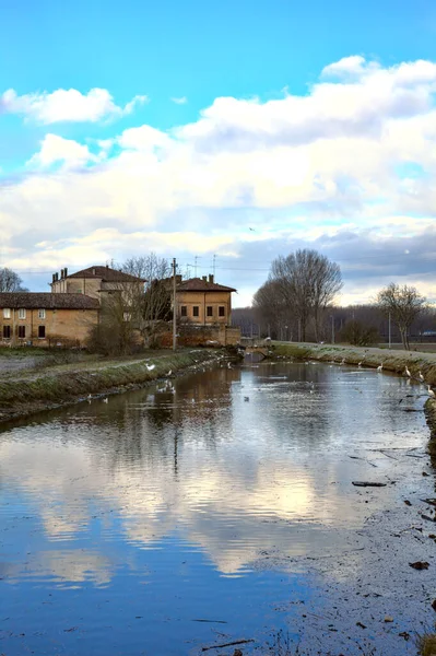 Ancienne Ferme Dans Campagne Italienne Côté Ruisseau Eau — Photo