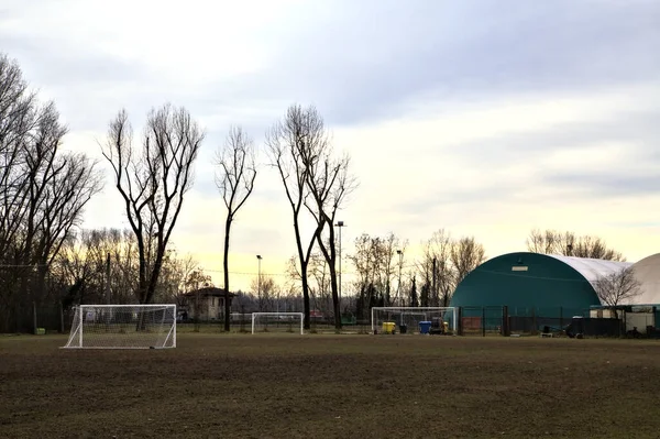 Zimą Błotniste Boisko Piłki Nożnej — Zdjęcie stockowe