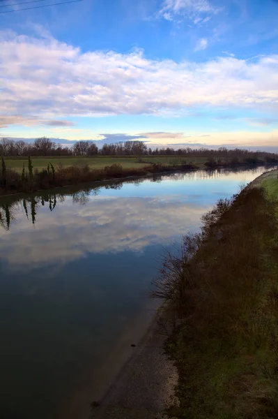 Rivier Het Italiaanse Platteland Winter Met Lucht Het Water — Stockfoto