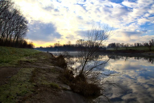 Fluss Der Italienischen Landschaft Winter Mit Dem Himmel Wasser — Stockfoto